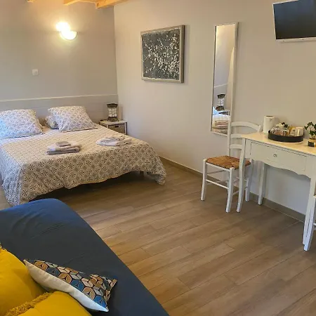 Bed & Breakfast Le Cocon De Curson D'hotes 3*